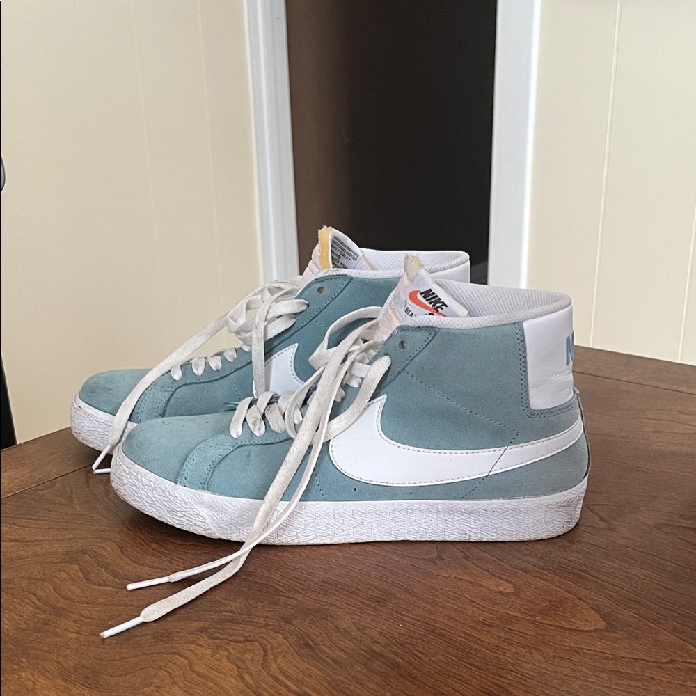 Unisex Nike High-Top SB Sneakers in Light Blue and White MENS 8 / WOMENS 10